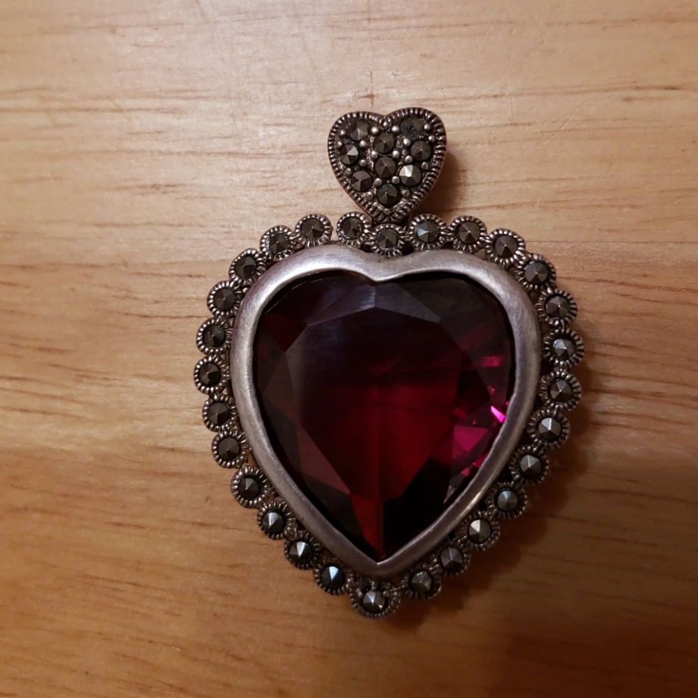 Gorgeous sterling silver ruby ♥pendant